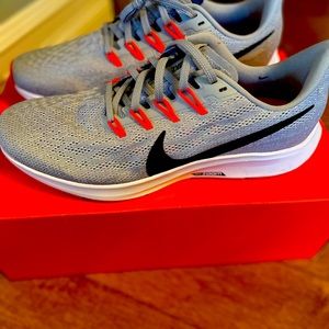 Mens Nike air zoom Pegasus size 8.5 new with box